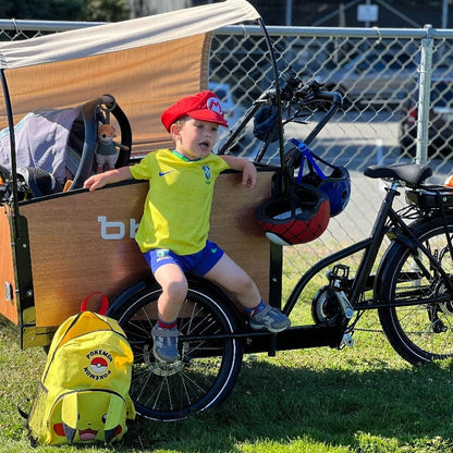Happy kid with baby sibling in car seat carrier in bunch bike - #color_Honey Woodgrain